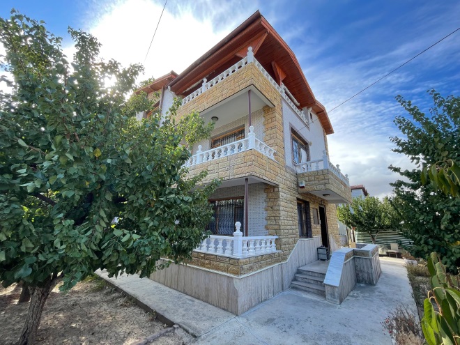 ELİF'DEN ERENKÖYDE ÇOK GENİŞ 5+2 TRİPLEX VİLLA