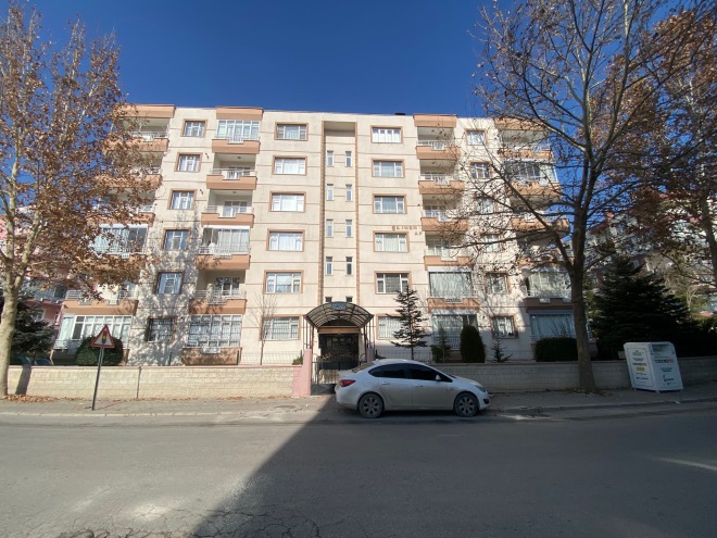 ELİF'DEN FETİHKENT SİTESİN'DE CADDE CEPHE 3+1 SATILIK DAİRE