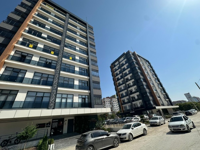 ELİF'DEN GÖRGÜLÜ CENTERDA ARAKAT KİRALIK 2+1 OFİS