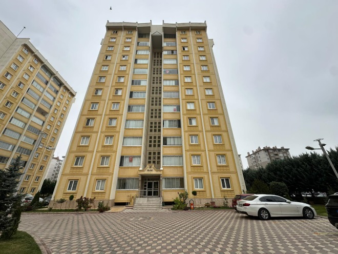 ELİF'DEN KARDELEN SİTESİ'NDE SATILIK ARAKAT 4+1 DAİRE