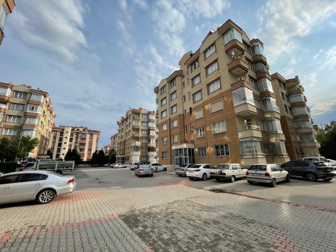 ELİF'DEN FETİH CAD. KARFET SİTELERİ SATILIK 3+1 ARAKAT DAİRE