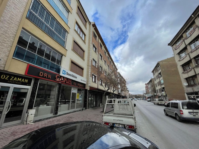 MENGENE B.KUMKÖPRÜ CADDESİNE CEPHE SATILIK DÜKKAN